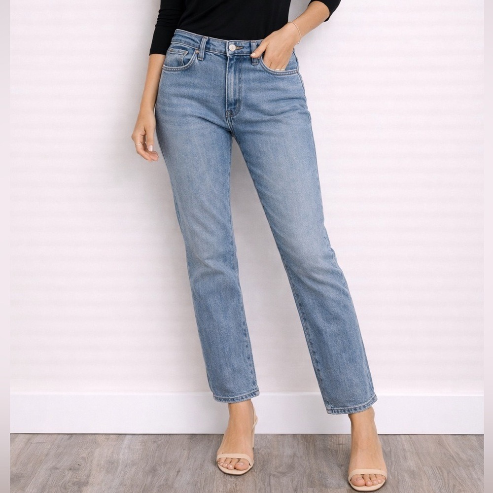 Abercrombie & Fitch The Mom High Rise Jeans Blue Medium Wash 29 8R Womens